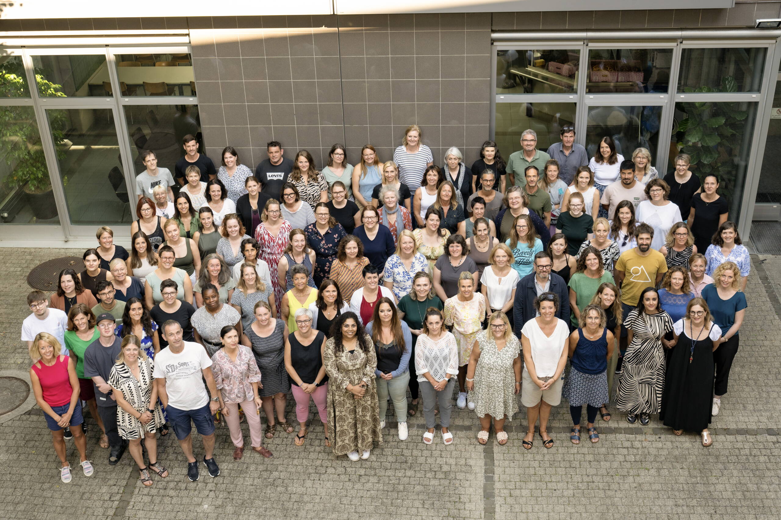 be-med Mitarbeitende  Teamfoto aller Mitarbeitenden der be-med